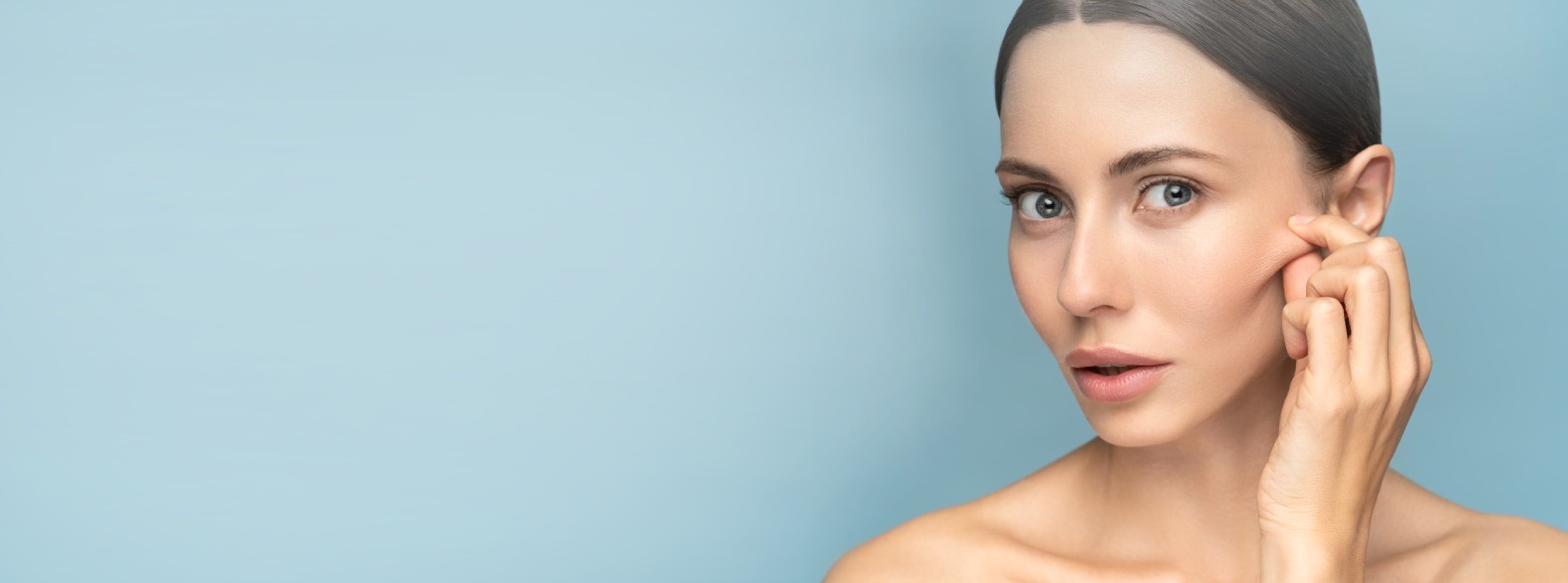 Laser Cosmesis offers the best Skin Tightening Treatment in Thane to eliminate wrinkles, improve neckline, double chin etc.